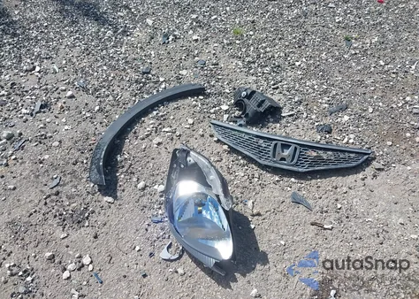 2013 Honda Fit z USA, uszkodzony, nr VIN JHMGE8H30DC018885